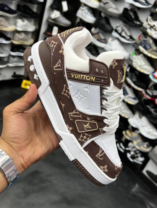 Louis Vuitton Унисекс Налични в Четири цвята