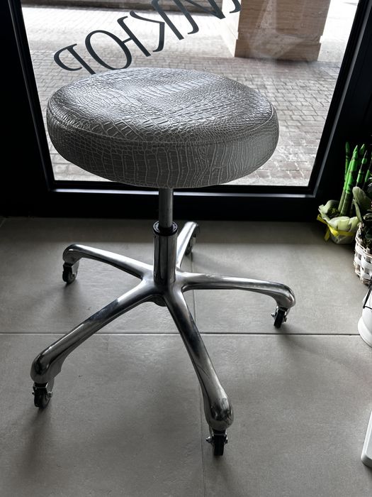 Фризьорска табуретка