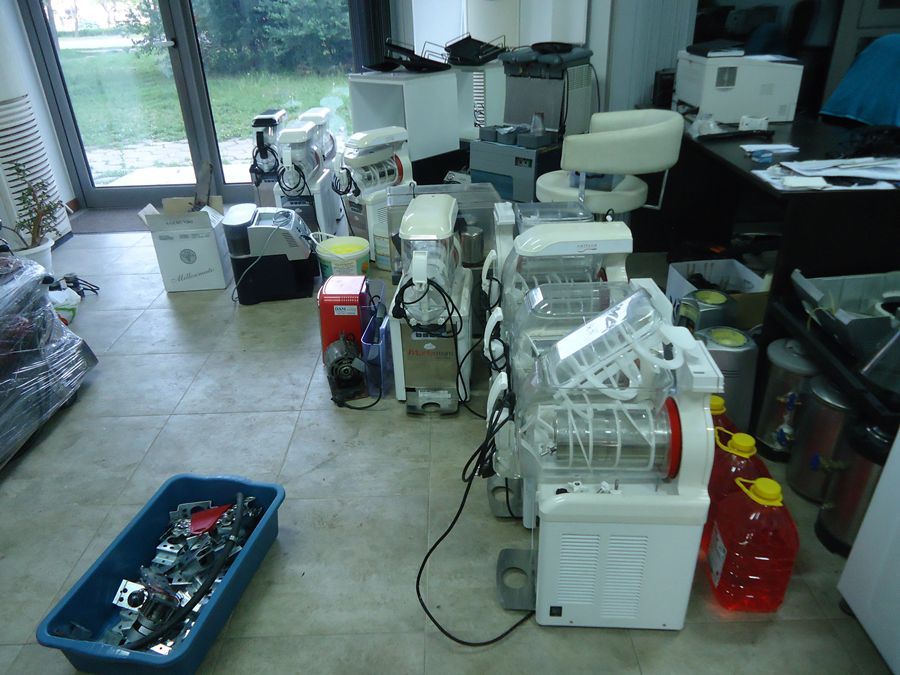 1.Сладолед машини настолни монофазни Италиянски имам 12бр. модел кат