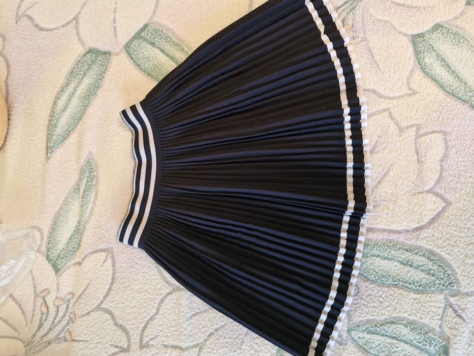 Продам вещи на девочку, примерно на 10 лет.