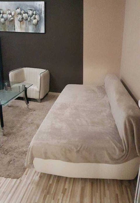 Дава се под наем Едностаен апартамент в Бургас, Изгрев - 48 кв.м за 357 € - Снимка #2