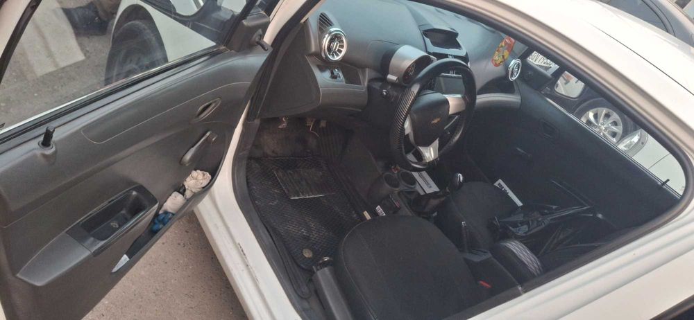Chevrolet spark сотилади