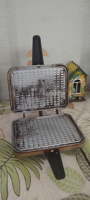 Продам советскую вафельницу