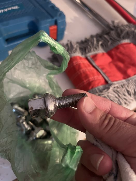 Шпилка мерседес 210.124 келеды