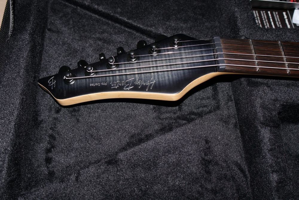 Harley Benton Amarok 6 и куфар нова