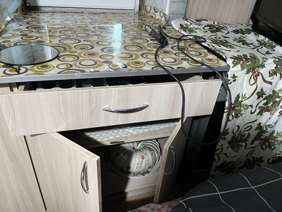 Продам кухонный уголок , бу 70000