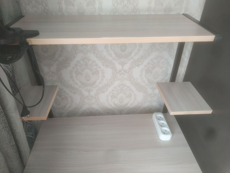 Компьютерный стол на колесиках