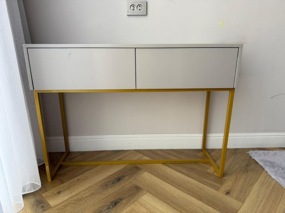 Туалетный столик