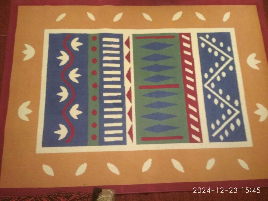 Палас в отличном состоянии.