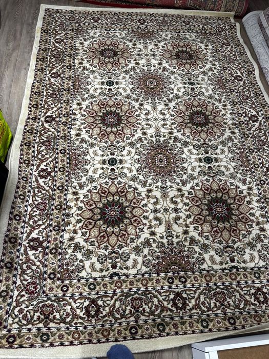 Продам ковер в хорошем состоянии