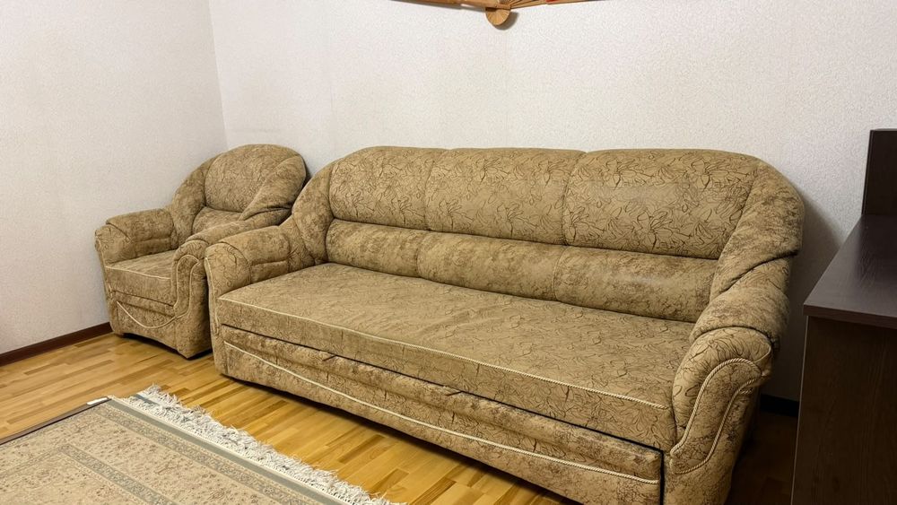 Продам  диван с креслом