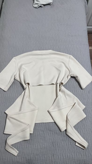 ПРОДАМ кофту с завязками на спине