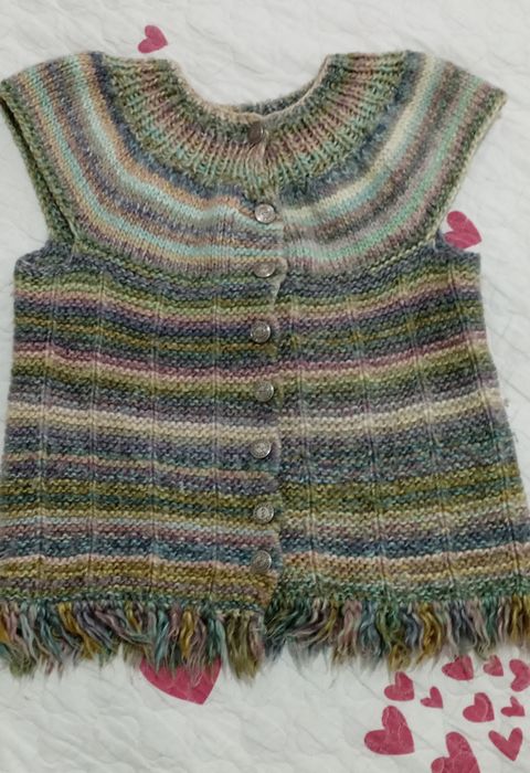 Безрукавка на девочку