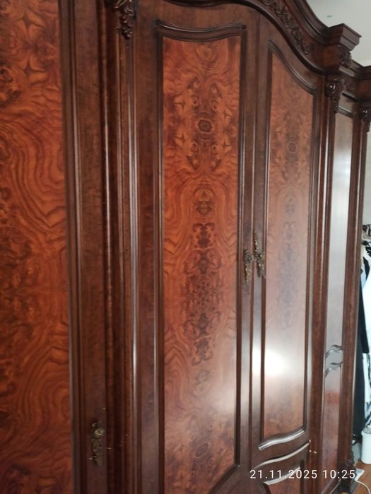 Шкаф для одежды очень прочный материал состояние хорошее