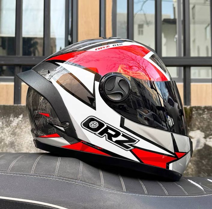 Мотоциклетный шлем фирмы ORZ. + Бонус