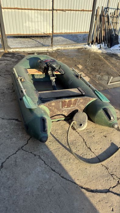 Продам лодку с мотором