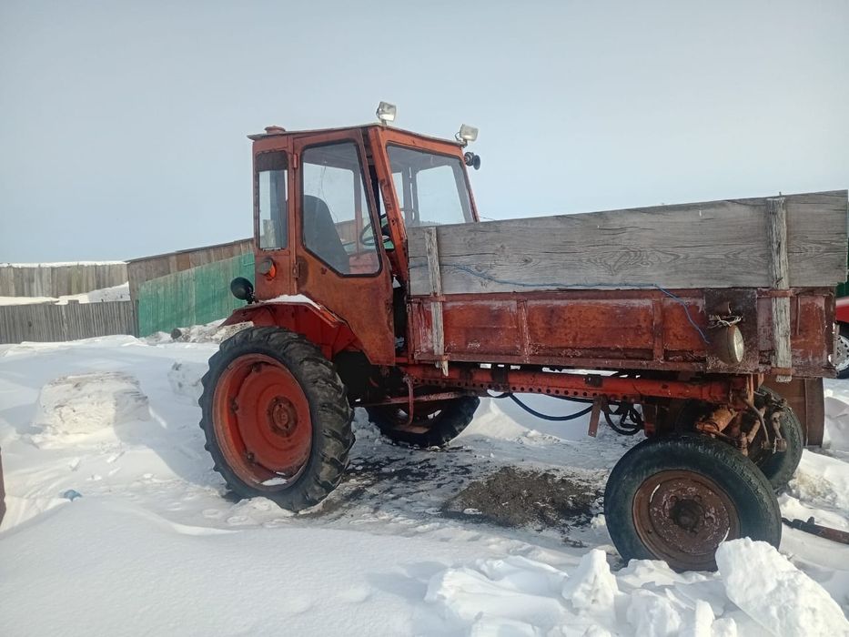 Продам трактор среднее состояние