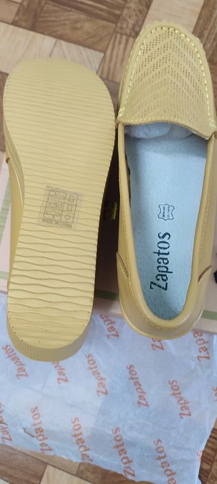 Затворени обувки Zapatos