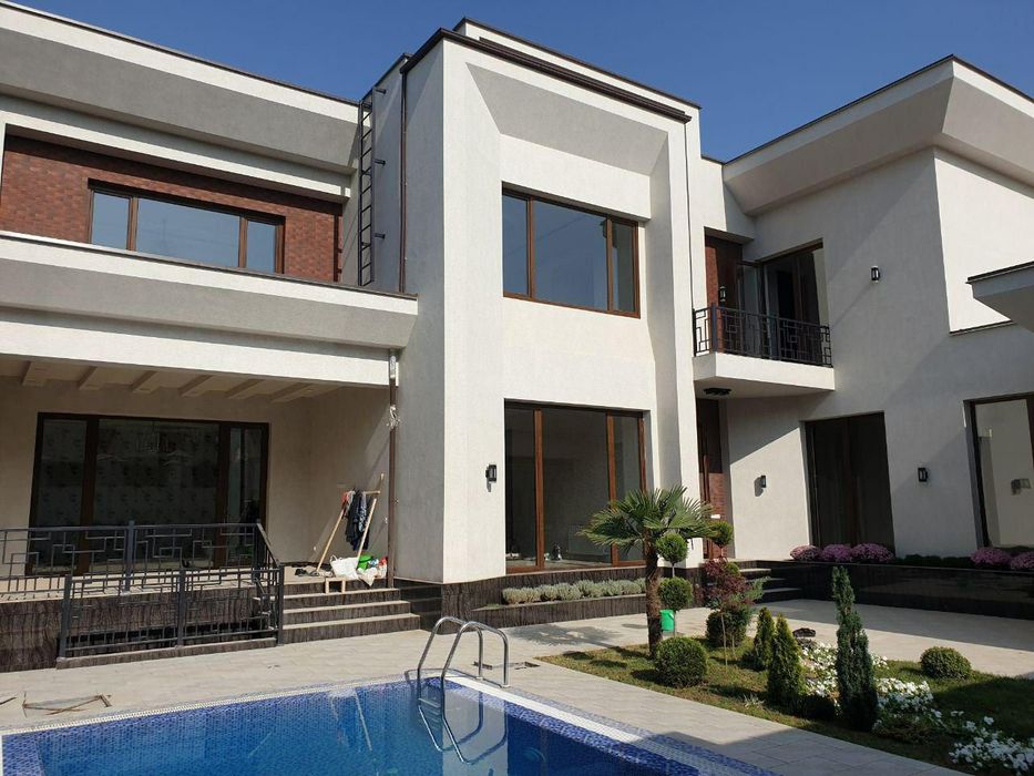 Новый евро дом! В центре города. Рядом парк