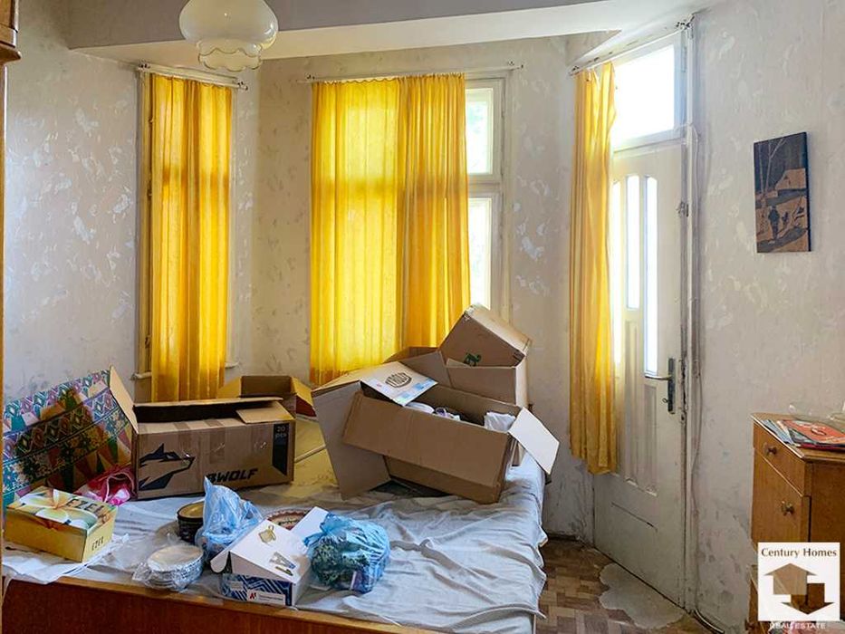 105595 Очарователна триетажна къща с гараж и двор във Велико Търново