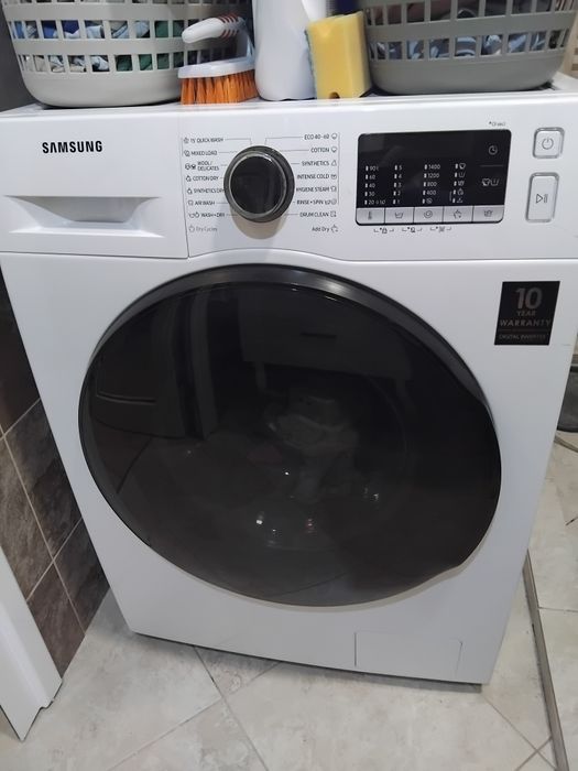 Пералня със сушилня