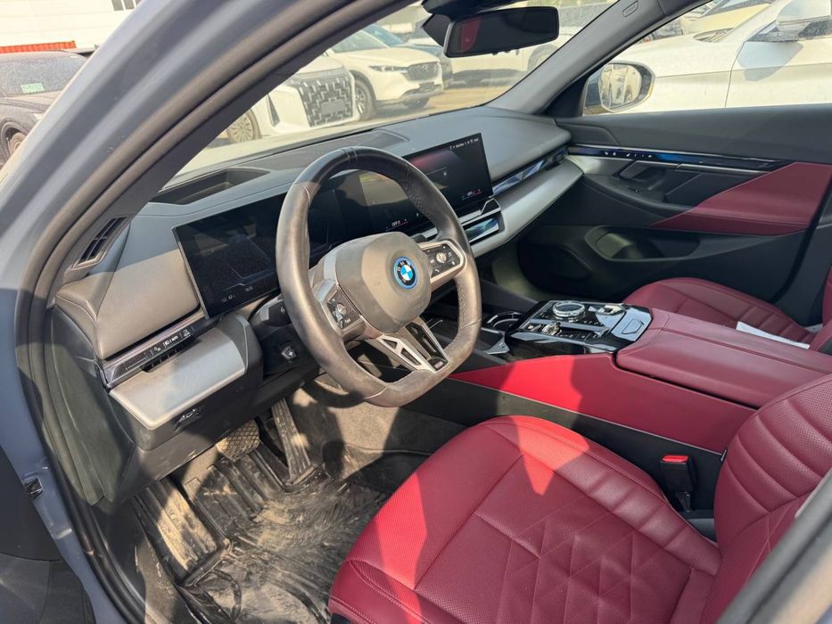 BMW i5 50L M-Sport 2025 yil