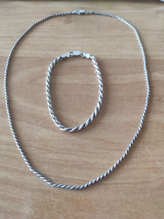 Сребърни колиета и сребърна гривна