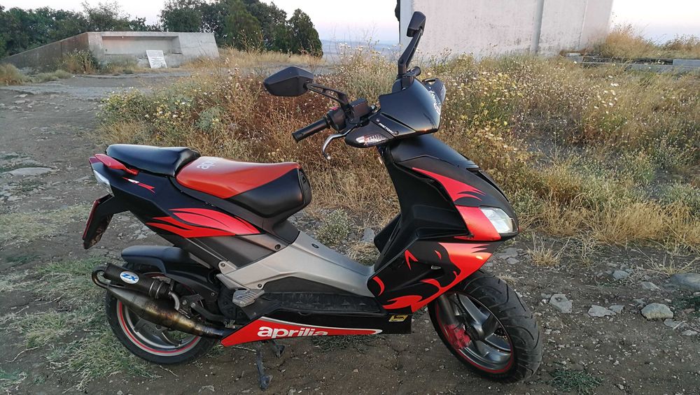 Скутер Aprilia Sr50
