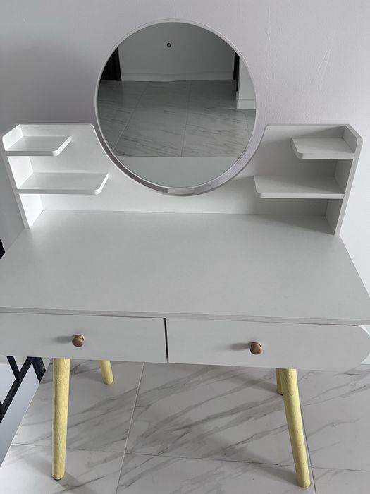 Măsuță de machiaj