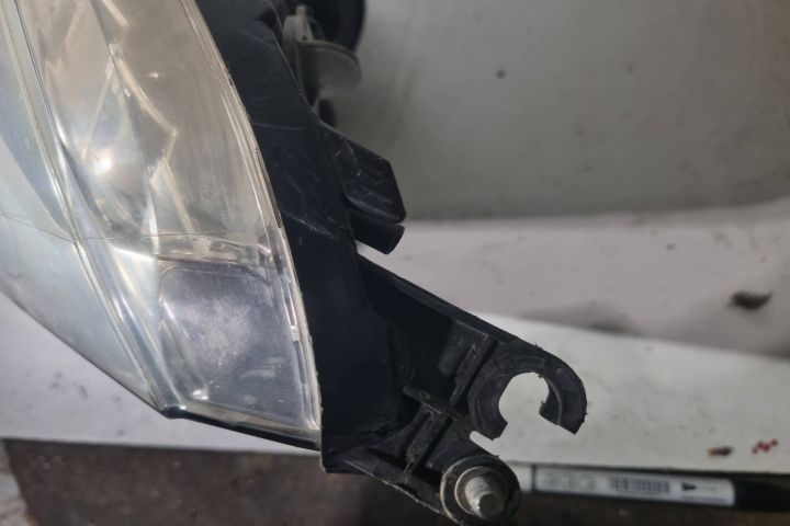 Far stanga Citroen C4 Picasso prima generatie