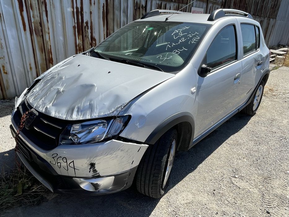 Dacia Sandero Stepway Laureate TCe90 2016 На Части