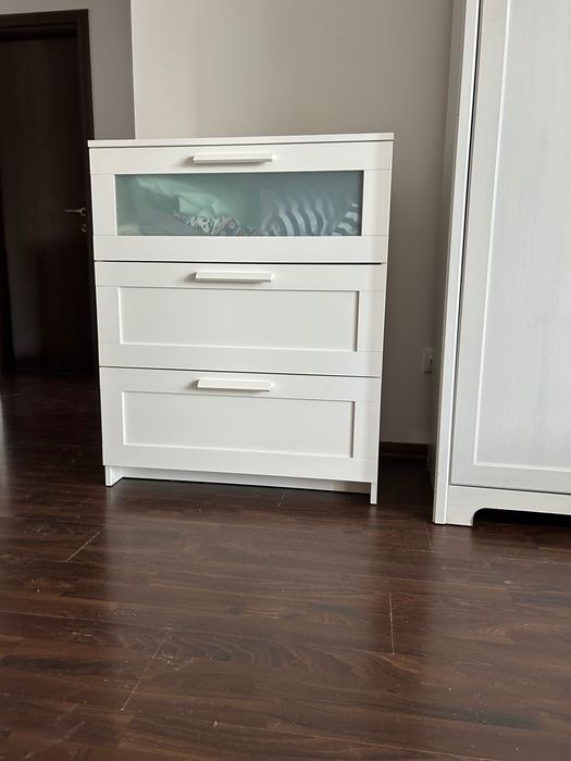 Canapea piele Natuzzi, șifonier și comodă Ikea, set sau vânzare separat. Ușor negociabil, stare excelentă