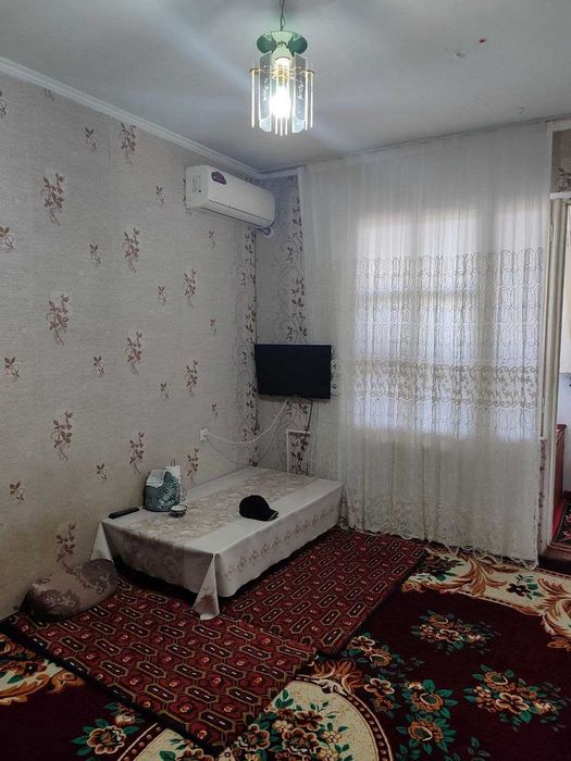 Zangiotada 1 xona uy sotiladi