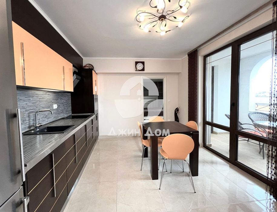 Стилен тристаен апартамент в к-с „Посейдон“, гр. Несебър