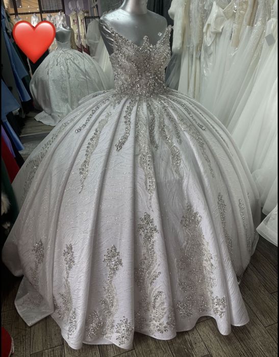 Vand binuterie de rochie de mireasa facuta pe comanda