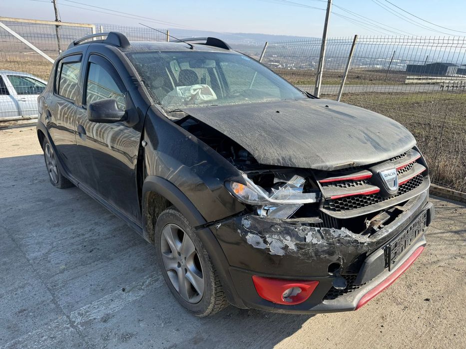 Dezmembrez / Dezmembrari / Piese / Accesorii Dacia sandero 2 stepway negru 2014 0.9 H4B400 stanga