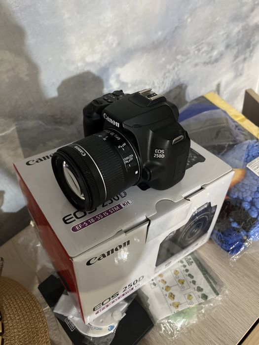 Canon 250D в отличном состояний