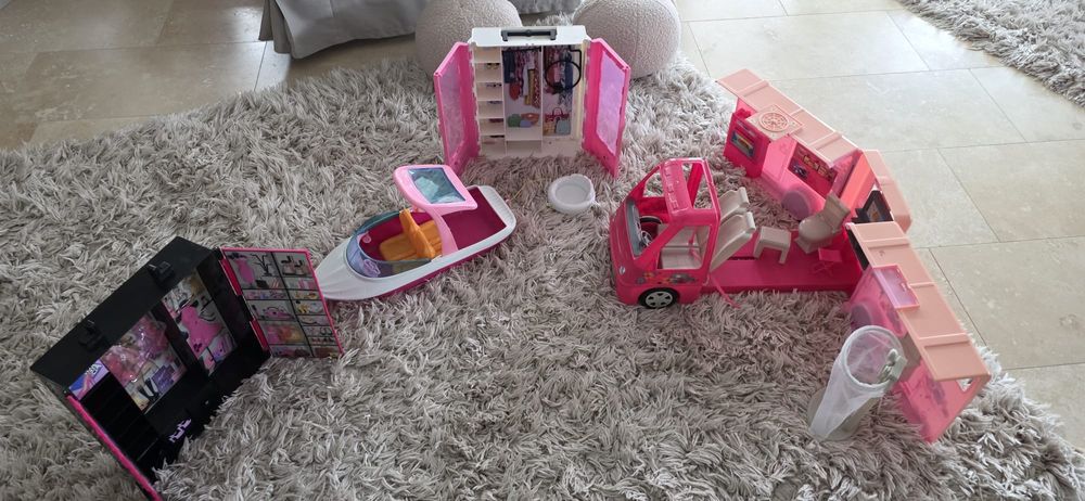 Rulota, barca,garderoba păpuși Barbie