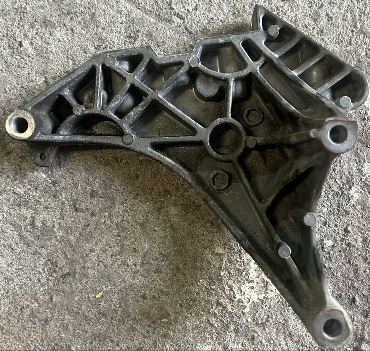Конзола/Лапа за двигател 03L  199 207 VW Audi Skoda Seat
