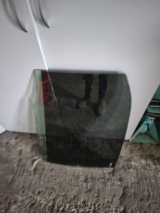 Боковое стекло тойота камри