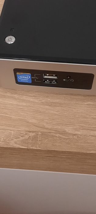 Mini PC Intel Next Unit of Computing, cu procesor Intel® Core TM i3-40