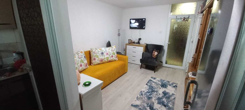 Vând garsonieră mobilată, recent renovată