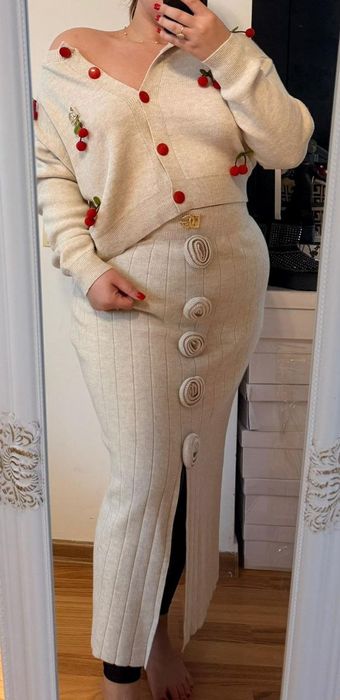 Compleu dama tricot cu cireșe și trandafiri