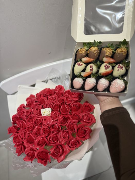 Цветы/клубника в шоколаде