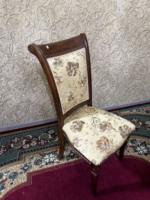 Стол стул сотилади