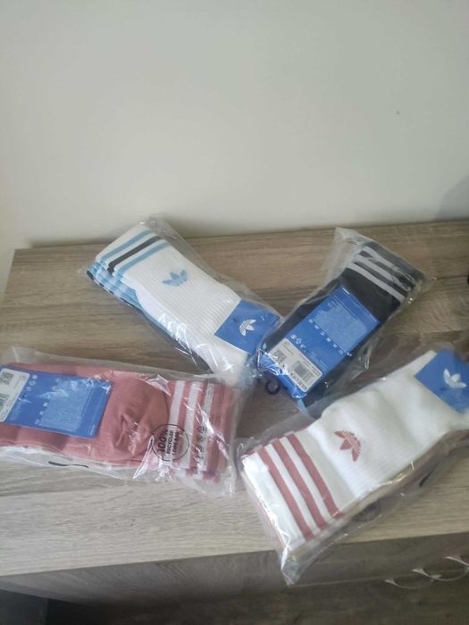 Сак Adidas + подарък чифт чорапи