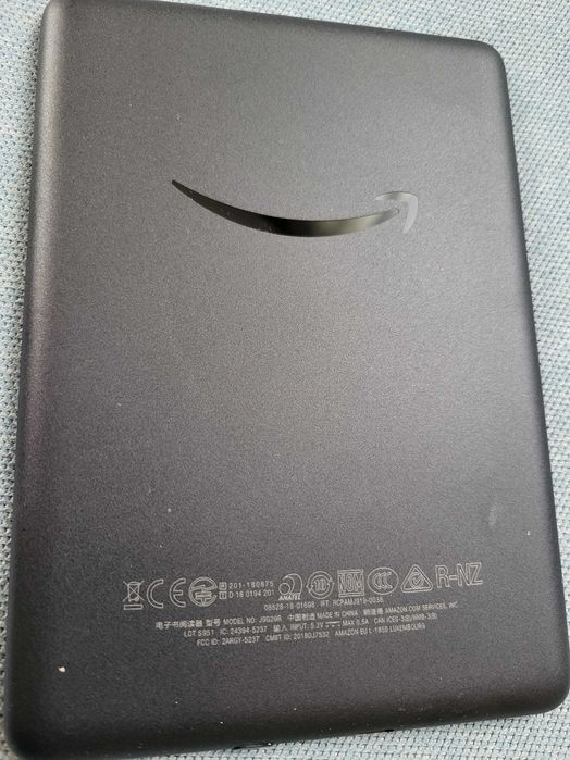 Kindle 10то поколение с подсветка и калъф. Цената е крайна!