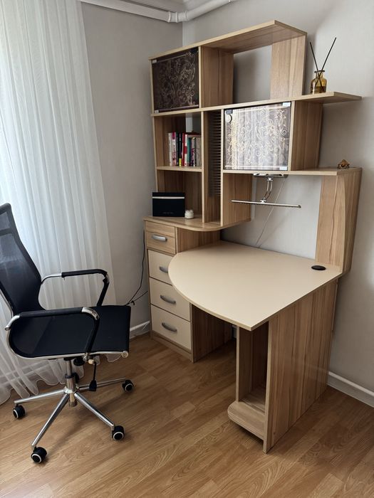 Письменный стол , стол для ученика