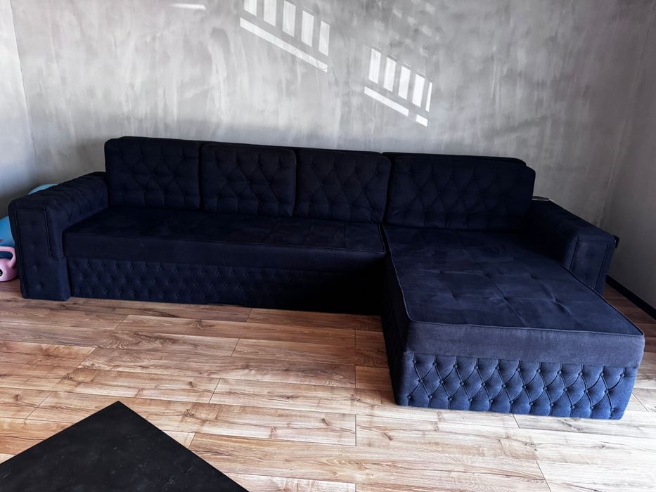 Canapea extensibila cu cadru din lemn masiv