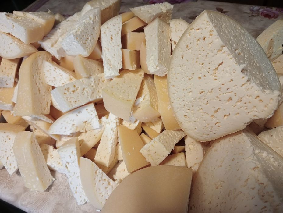 Vând caș din lapte de vacă